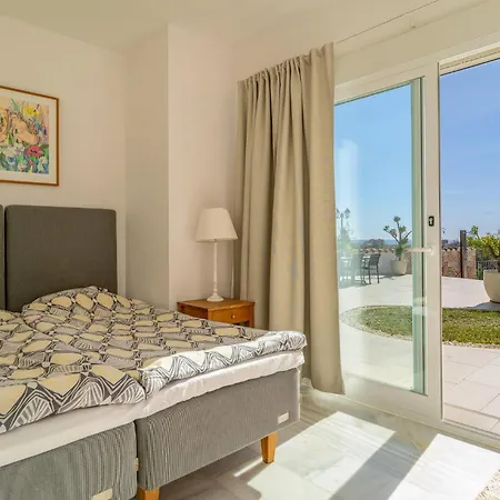 Cozy In With House Sea View